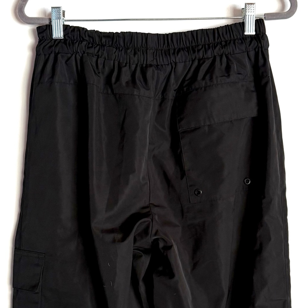 ALO Yoga Women’s Black Cargo Pants with Ankle Zippers - Picture 3 of 5